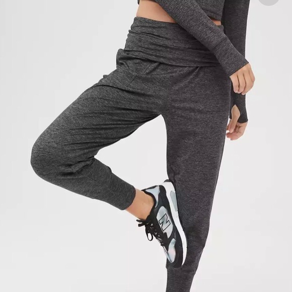 NWT Aerie Offline Hugger Jogger - Picture 1 of 4
